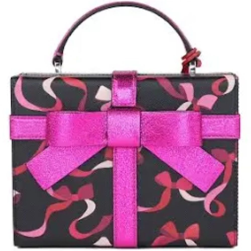Brand new Kate Spade Gift Purse never carried. Beautiful! Purchased @ Kate Spade